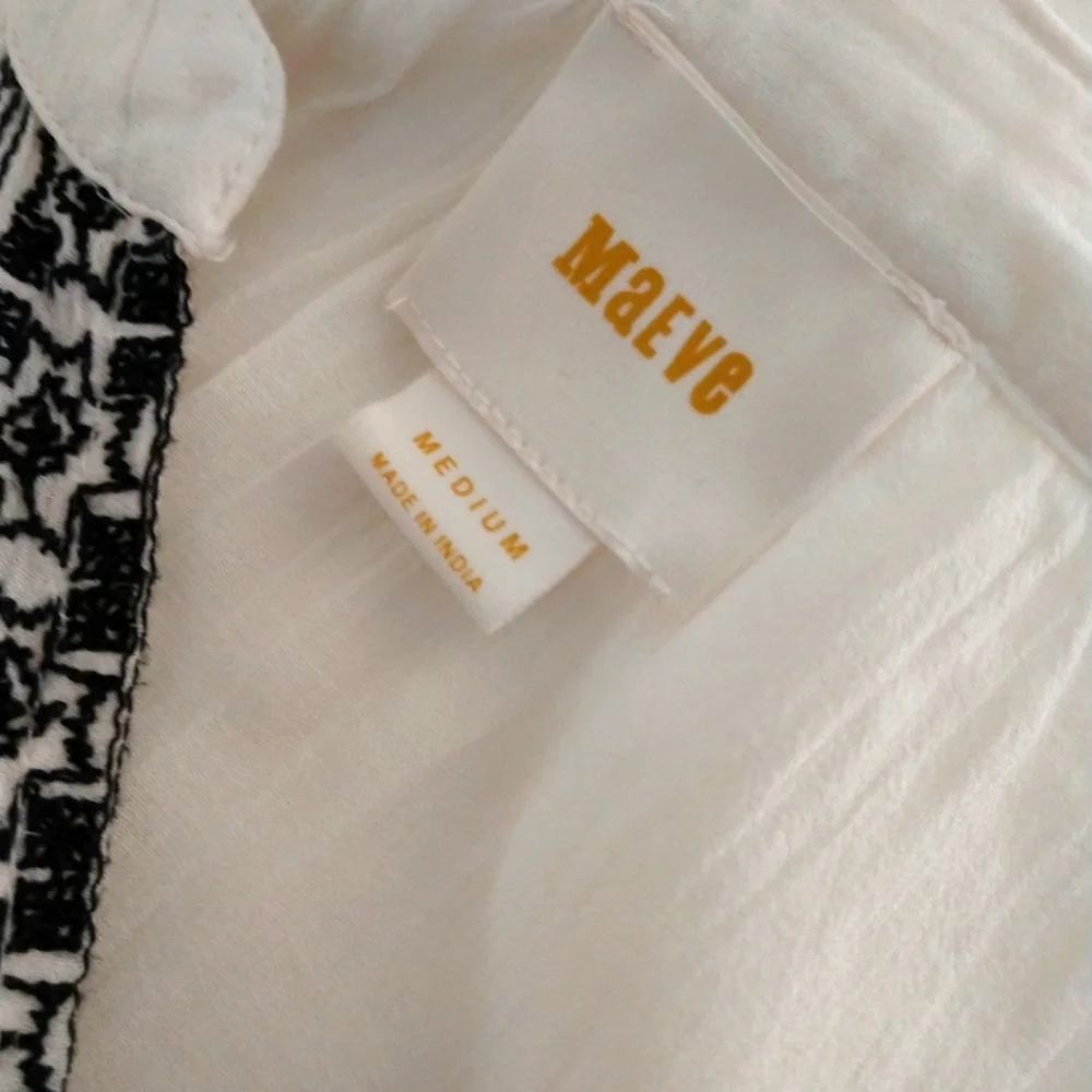Maeve V-Neck White w/Blk Embroidery Tunic Top Med. - Picture 10 of 10